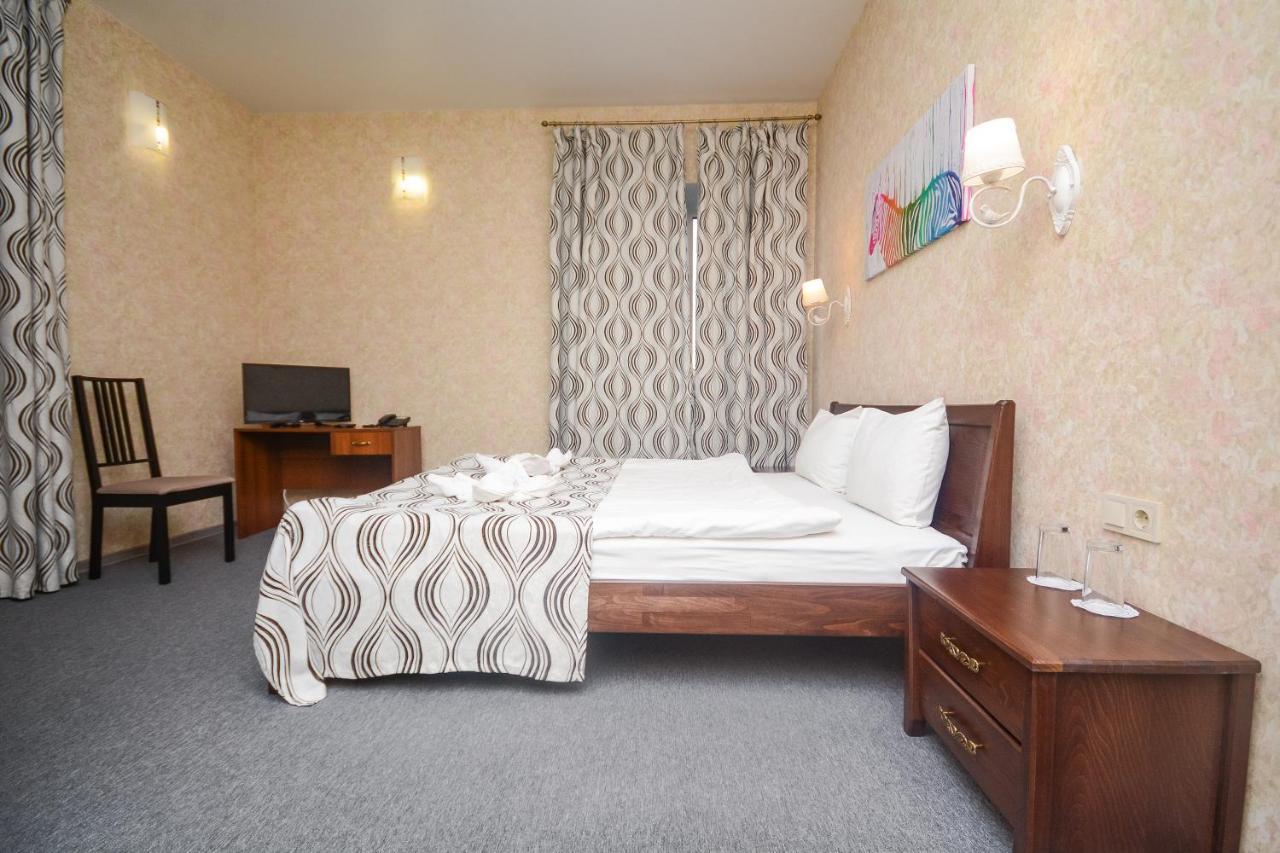 Три Сімки Hotel Vyshhorod Exterior photo