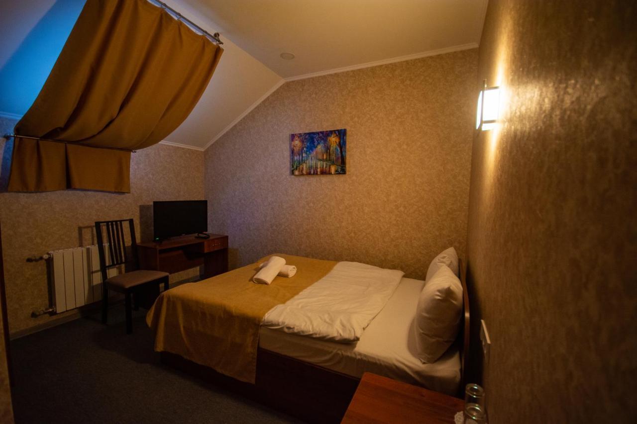 Три Сімки Hotel Vyshhorod Exterior photo