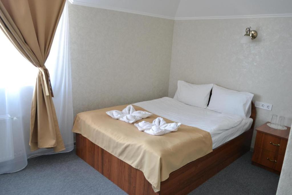Три Сімки Hotel Vyshhorod Exterior photo