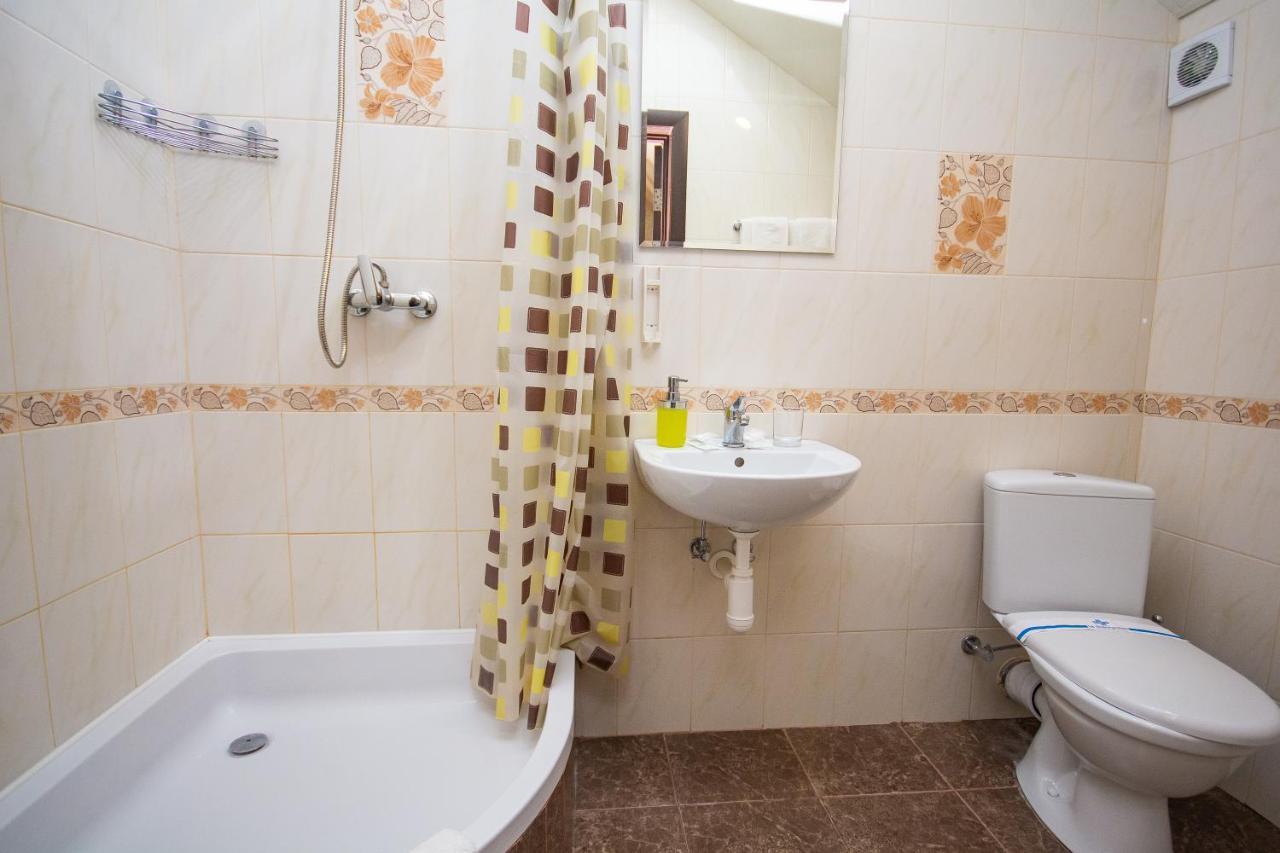 Три Сімки Hotel Vyshhorod Exterior photo