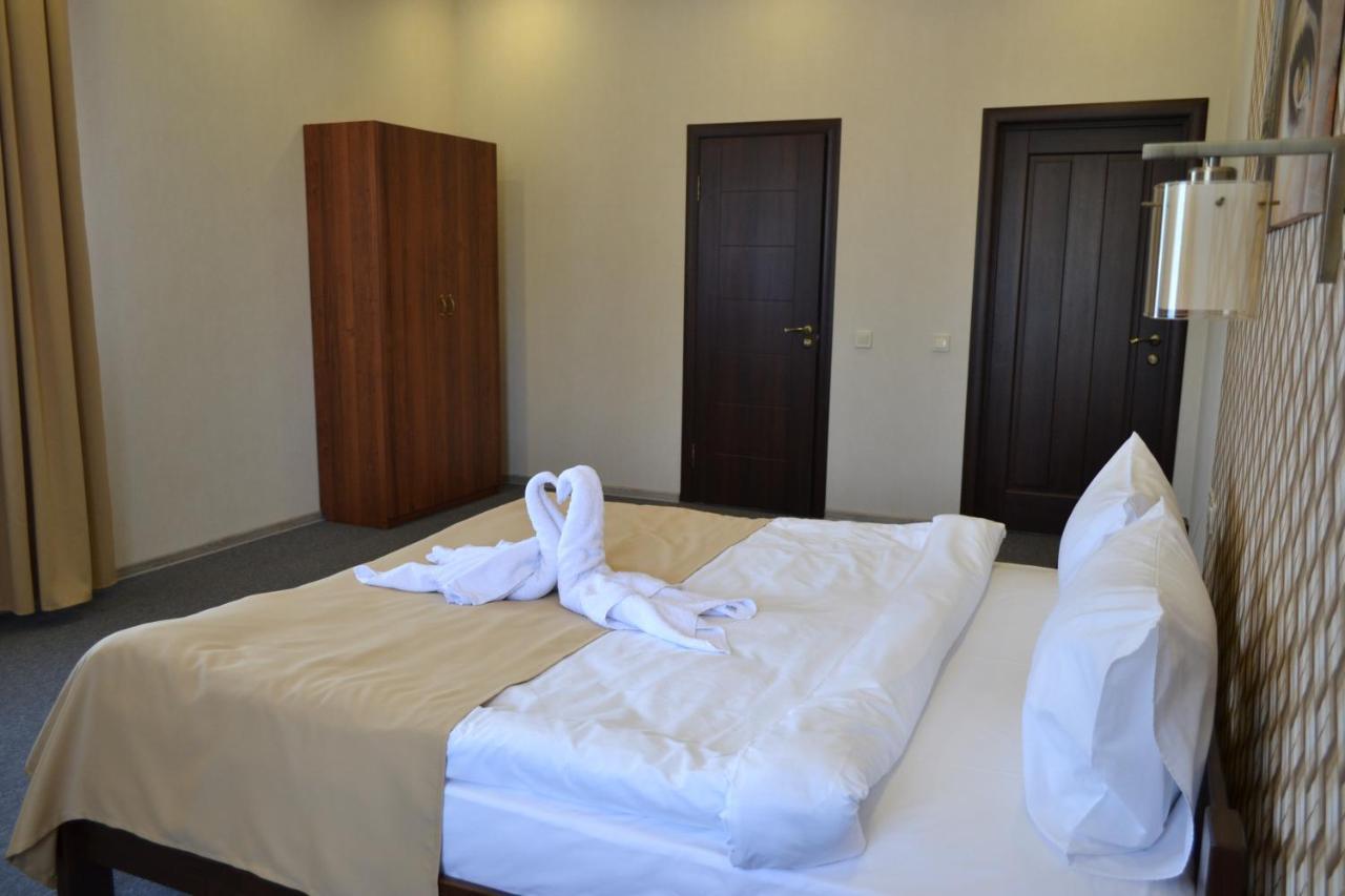 Три Сімки Hotel Vyshhorod Exterior photo