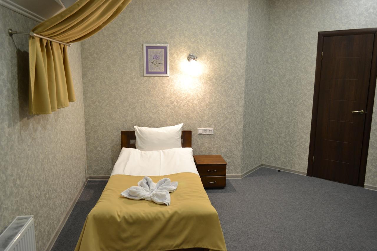 Три Сімки Hotel Vyshhorod Exterior photo