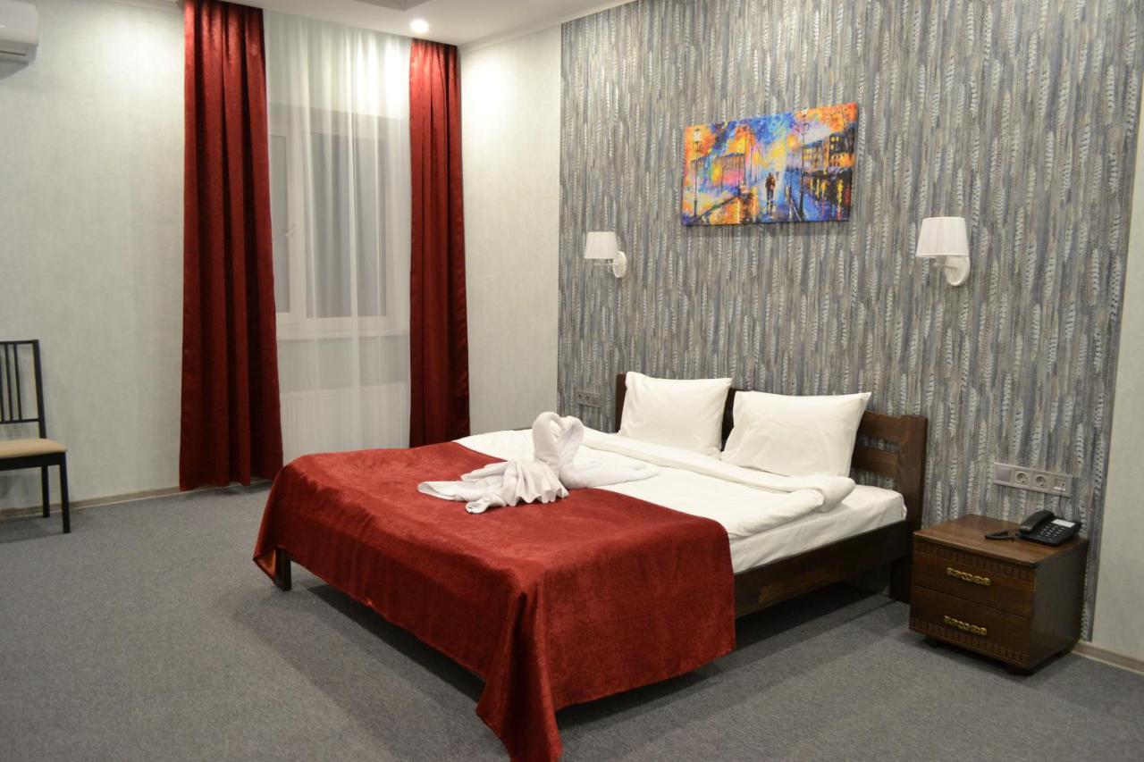 Три Сімки Hotel Vyshhorod Exterior photo